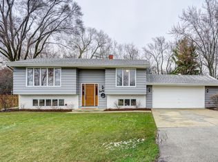 5725 Carriage Hills Dr, Mount Pleasant, WI 53406