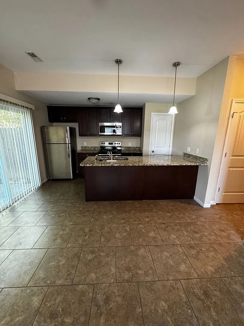 327/329 Chris Drive — Photo 3