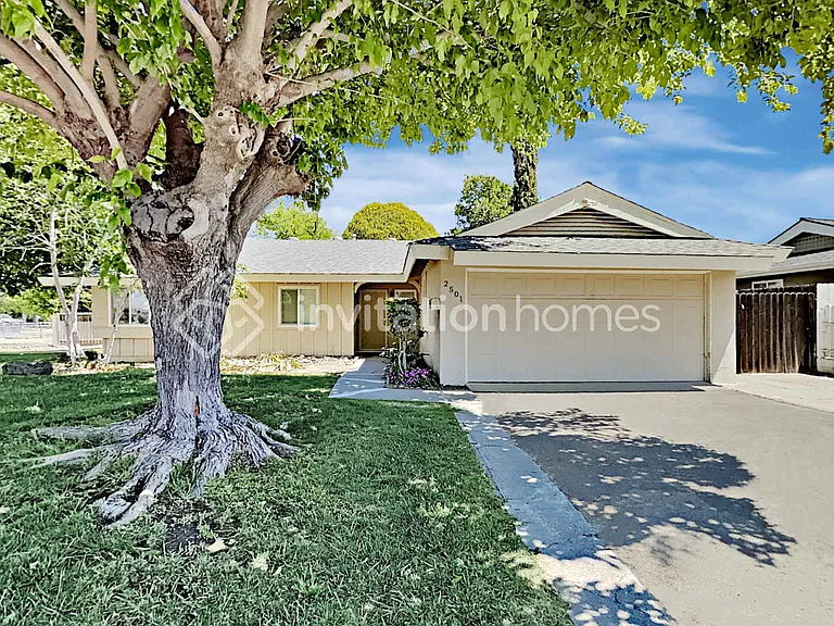 2501 Cordova Ln — Photo 1