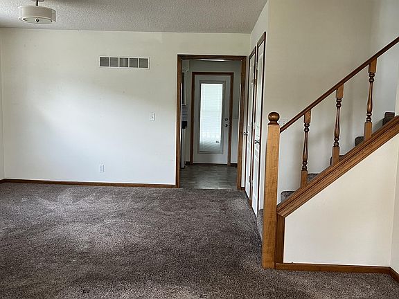 4th image of 905 Deer Run APT 1