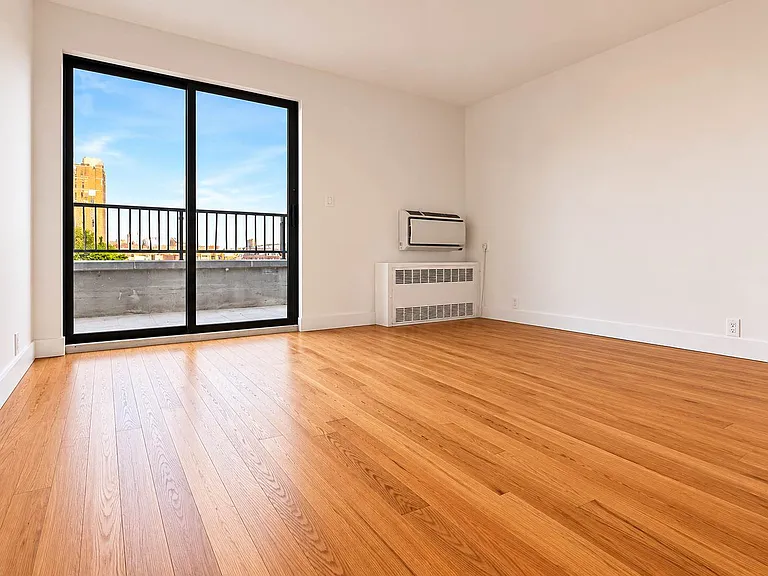 201 E 12th St #Penthouse 15 — Photo 11