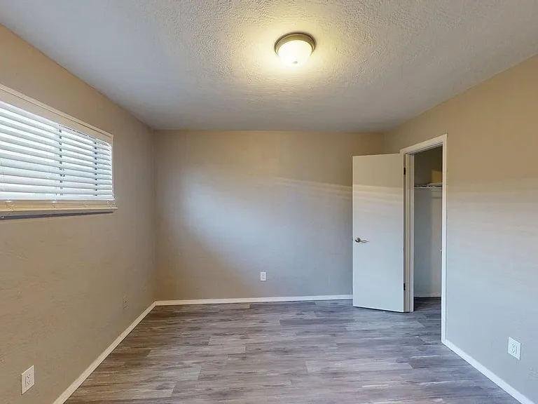 10216 Candelaria Rd NE — Photo 34
