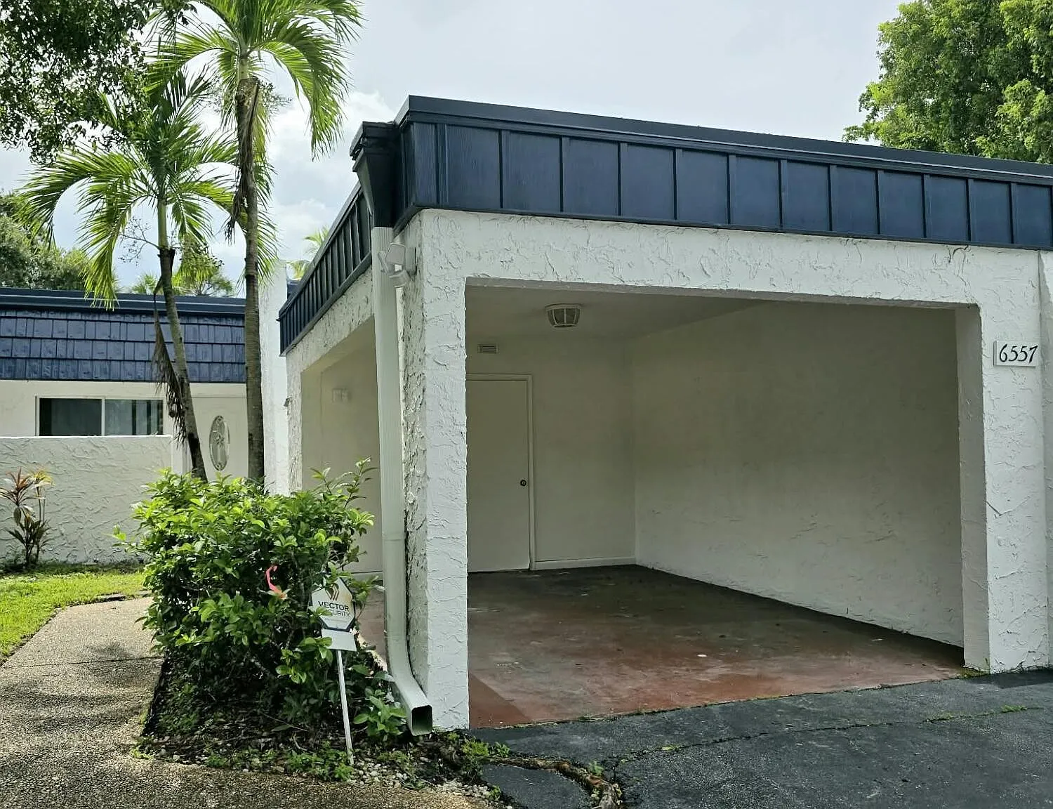 2 bed, 1.5 bath, 1000 sqft, $2,300 — Photo 1