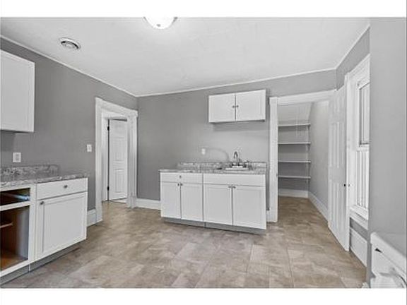 2nd image of 667 Robert St S Unit 2
