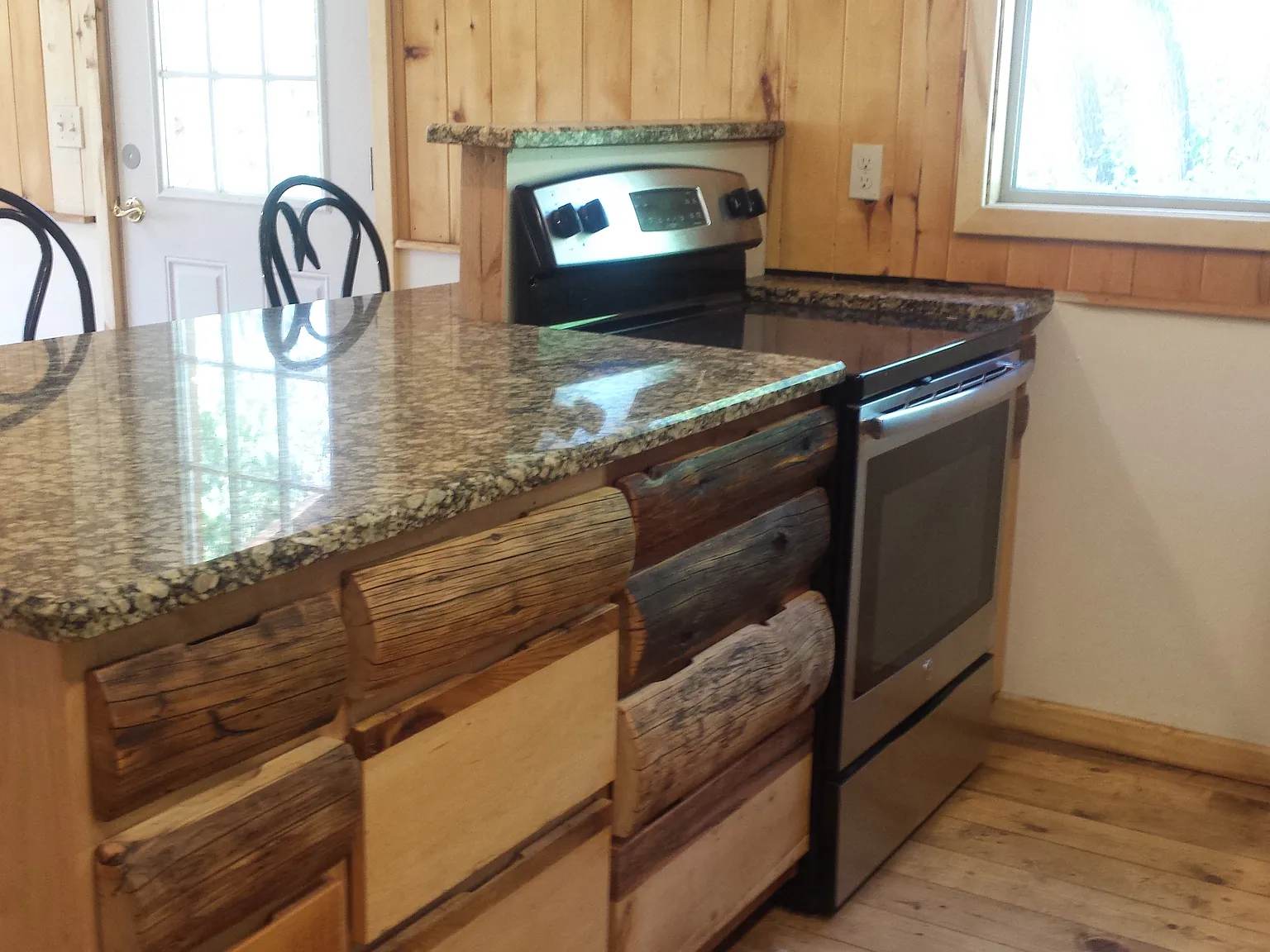2 bed, 900 sqft, $1,900 — Photo 4
