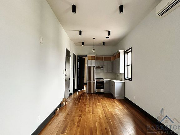 2nd image of 8 Saint Pauls Ave #4A