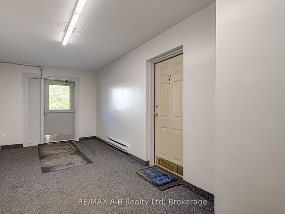 4th image of 300 Traynor Ave #7