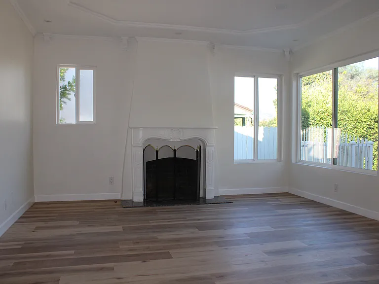 325 Winchester Ave — Photo 2
