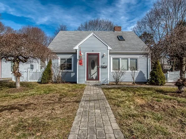 47 Alandale Pkwy, Norwood, MA 02062