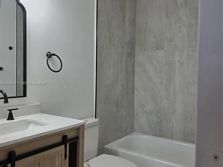 3415 NE 9th Dr #202 — Photo 11