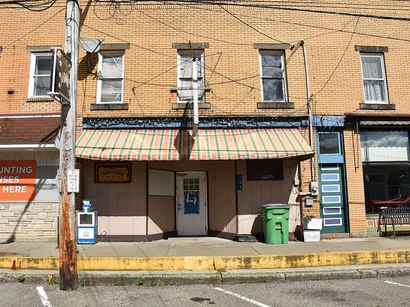 106 S Main St, Springboro, PA 16435