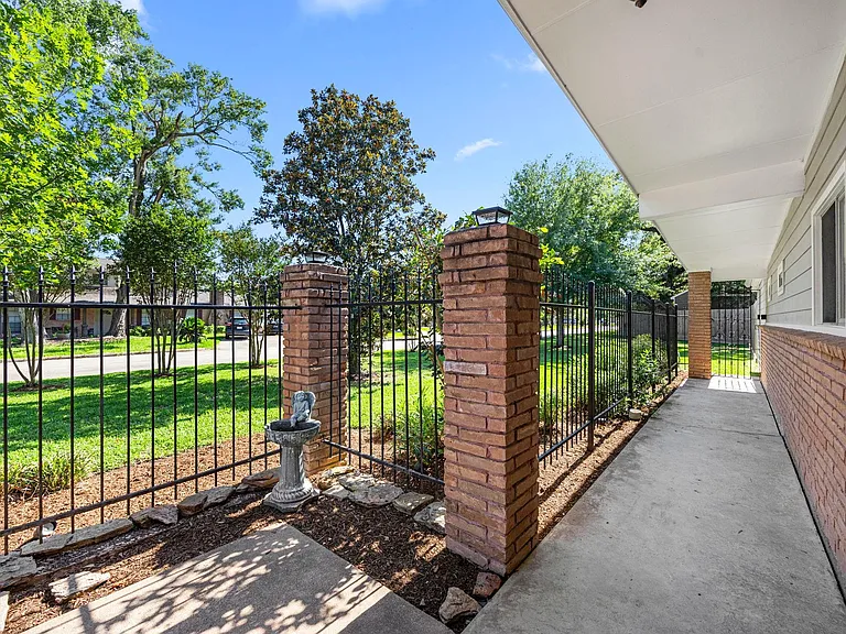 10310 Mayfield Rd — Photo 6