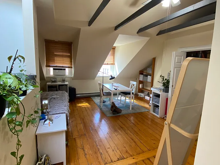 32 Irving St #4 — Photo 1