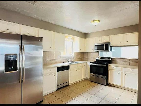 3rd image of 1371 Stevenage Ln