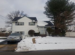 2 Darrell Ct, Edison, NJ 08817