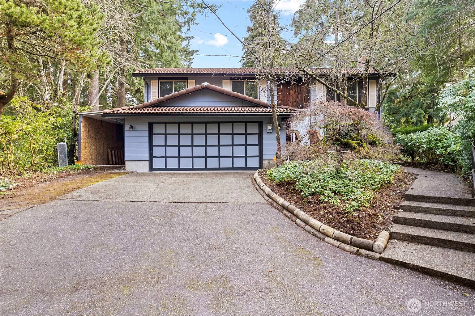 456 Bulldog Street SE photo 1