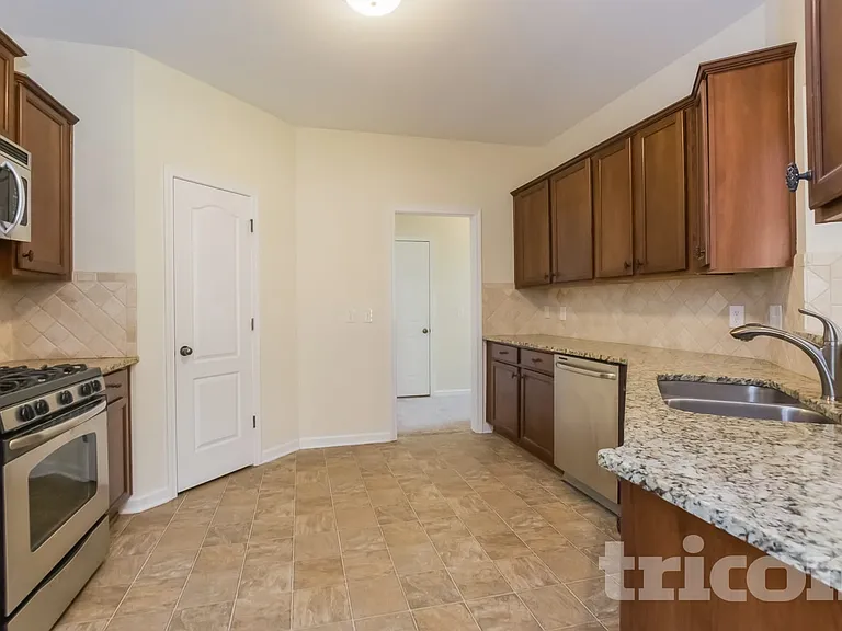 227 Bethany Manor Ct — Photo 6