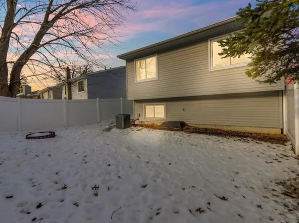 7843 Rimbley Rd, Woodbury, MN 55125