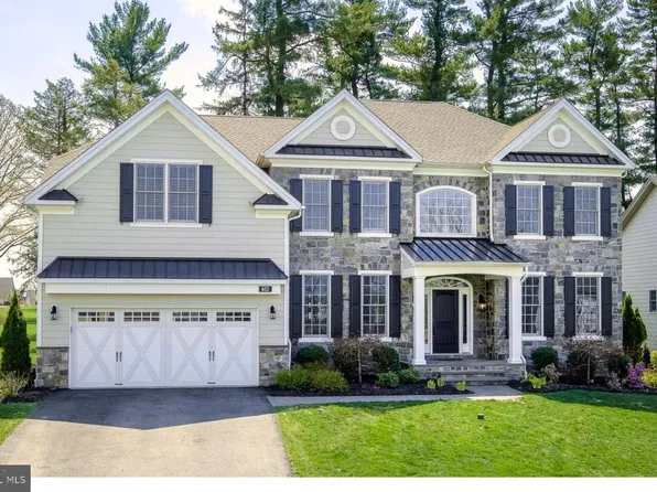 402 Park Hill Ln, Newtown Square, PA 19073