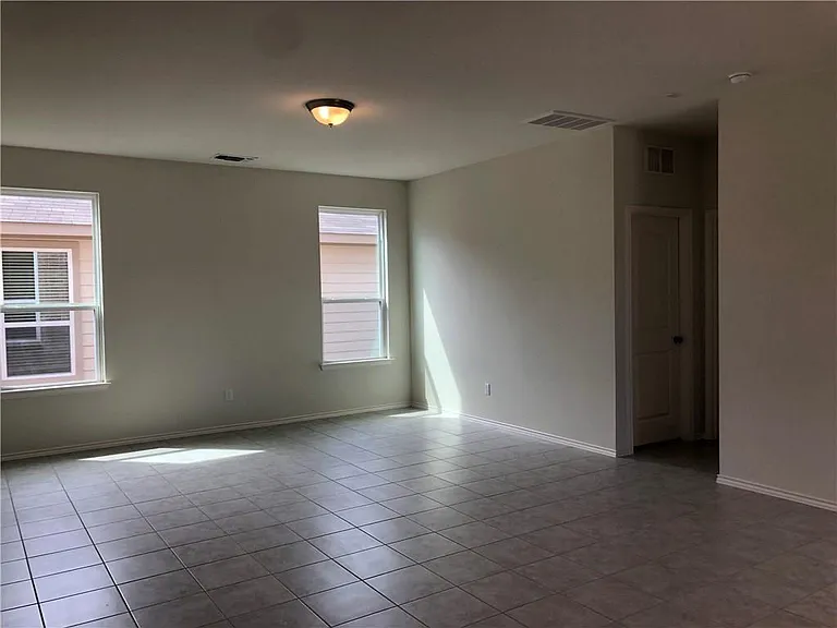108 Yellowbark St — Photo 3
