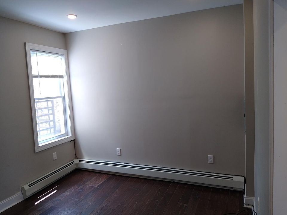 2nd image of 836 Jackson Ave #9E