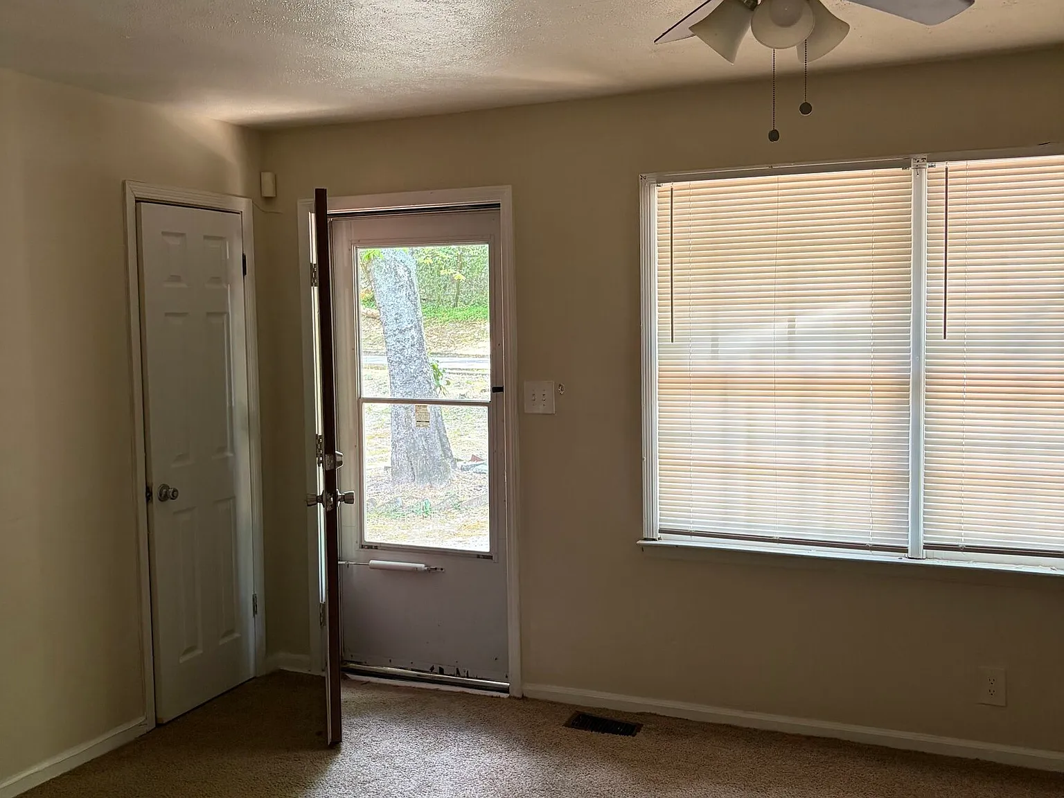 2 bed, 1.0 bath, $1,000 — Photo 4