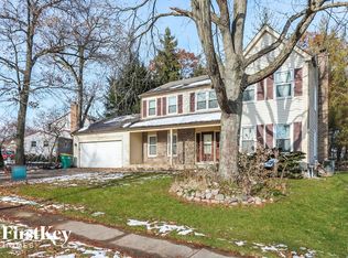 5480 Barnwood Dr, Gurnee, IL 60031