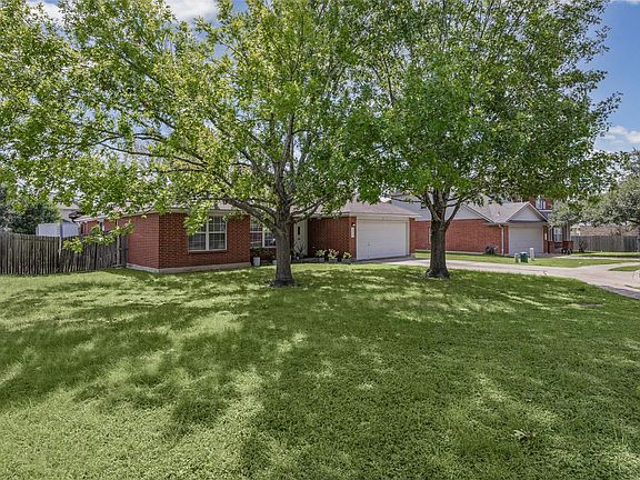 2nd image of 1313 Laurelleaf Dr