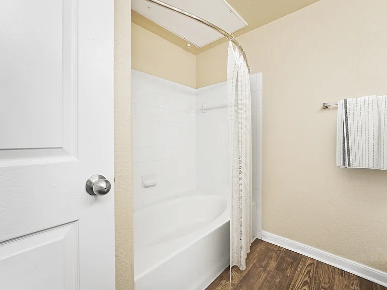 Stonebrook Apartments — Photo 17