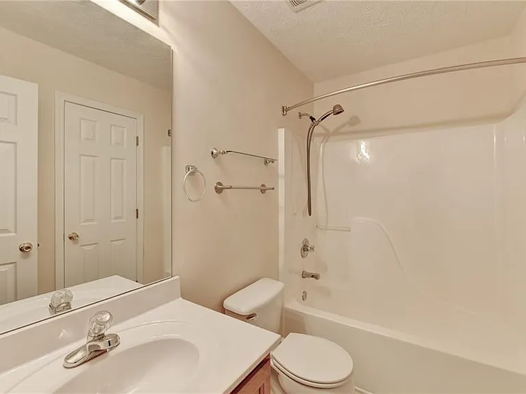 3067 Kentmere Dr — Photo 45