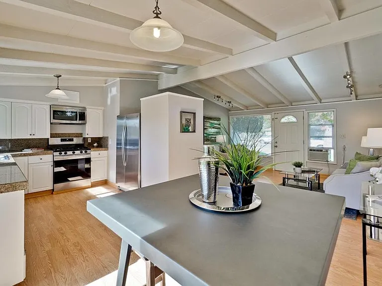 868 Lakehaven Dr — Photo 8