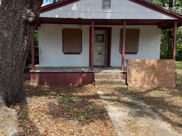 204 Lewis St, Walterboro, SC 29488