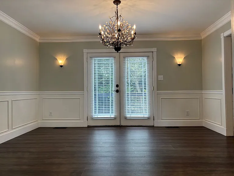 1301 Woodridge Dr — Photo 3