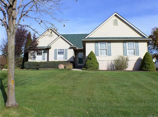 3600 Lakewood Shores Dr, Howell, MI