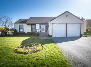 68 Pleasant St, Dartmouth, NS B2Y3P5