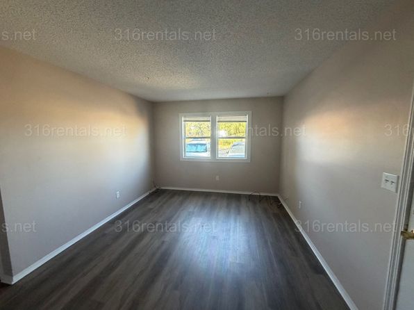 1220 E Broadway St #F
