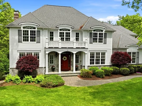 16 Falcon Hts, Wilbraham, MA 01095