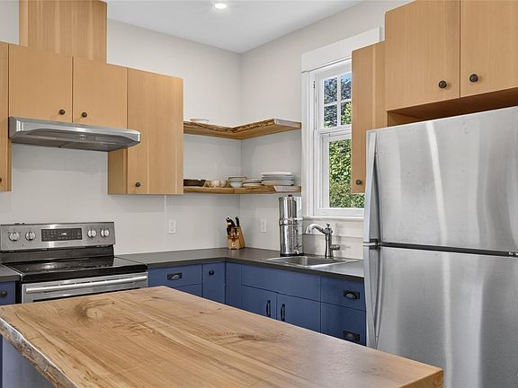 4th image of 307 3rd St
