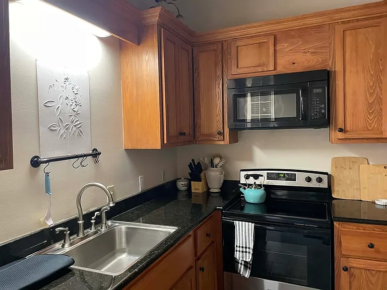 1018 Bienville St #2 — Photo 27
