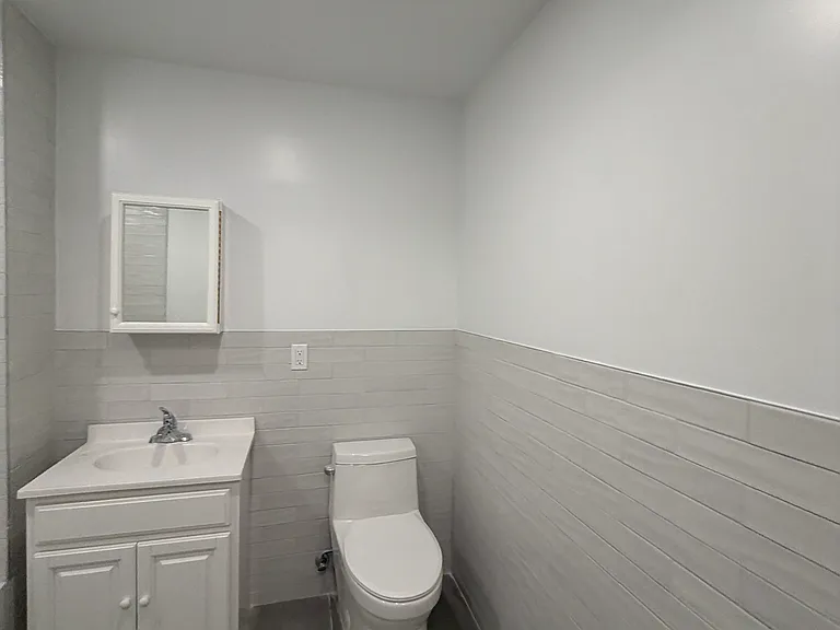 2512 Bronx Park E #G — Photo 18