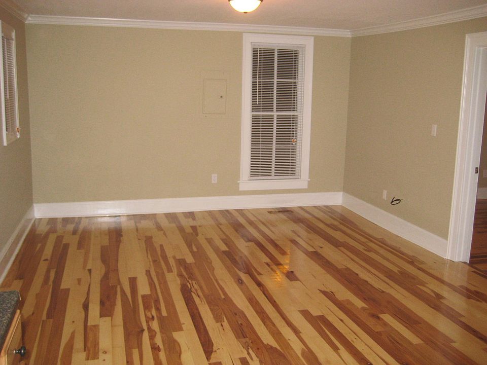2nd image of 845 1/2 E 10th Ave