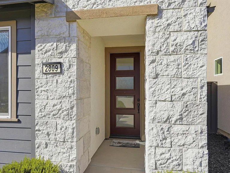 2809 Earthened Walk — Photo 4