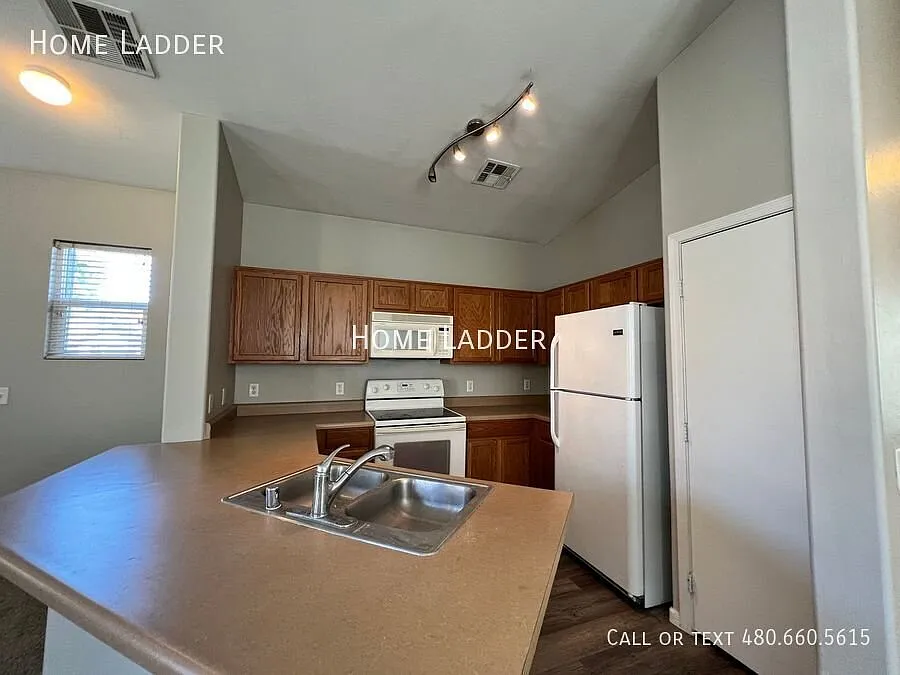 3 Bedroom, 2 Bath with Attached Garage in Mesa! — Photo 4