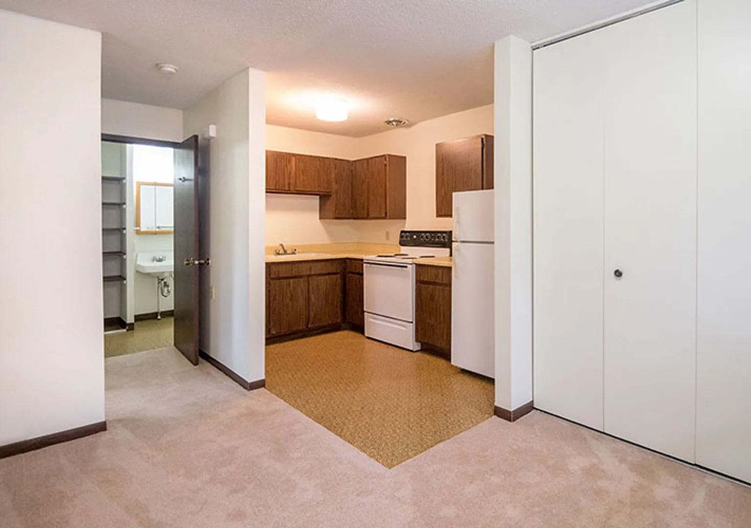 1 bed, 585 sqft, $875 — Photo 2