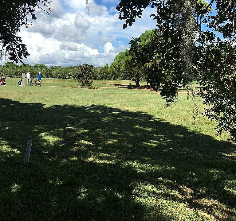1st image of 1625 Golf View Dr