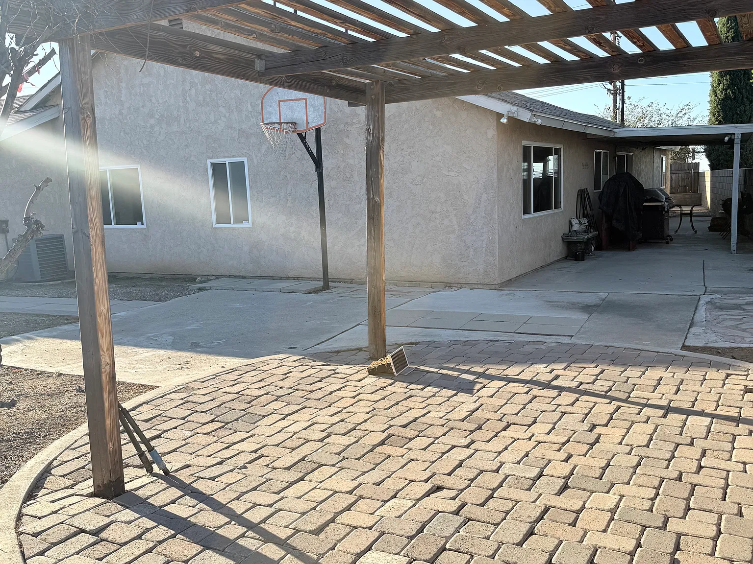 3 bed, 2.5 bath, 2068 sqft, $3,600 — Photo 2