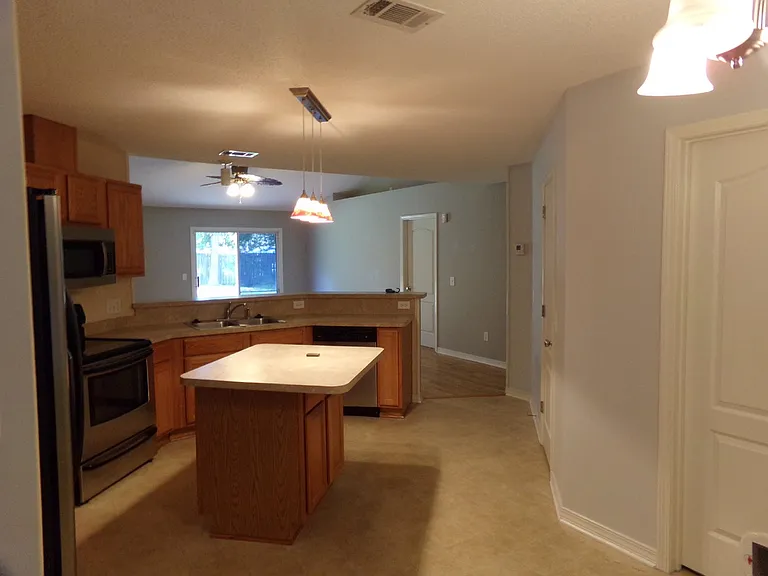 8454 Ferlon Ave — Photo 6