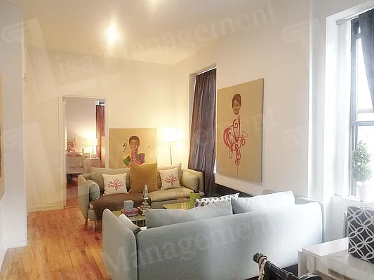 Rented by Lisa Management | media 21