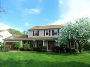 6 Simsbury Ln, Pittsford, NY 14534