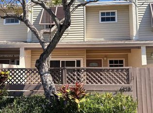 4879 N Hemingway Cir, Pompano Beach, FL 33063